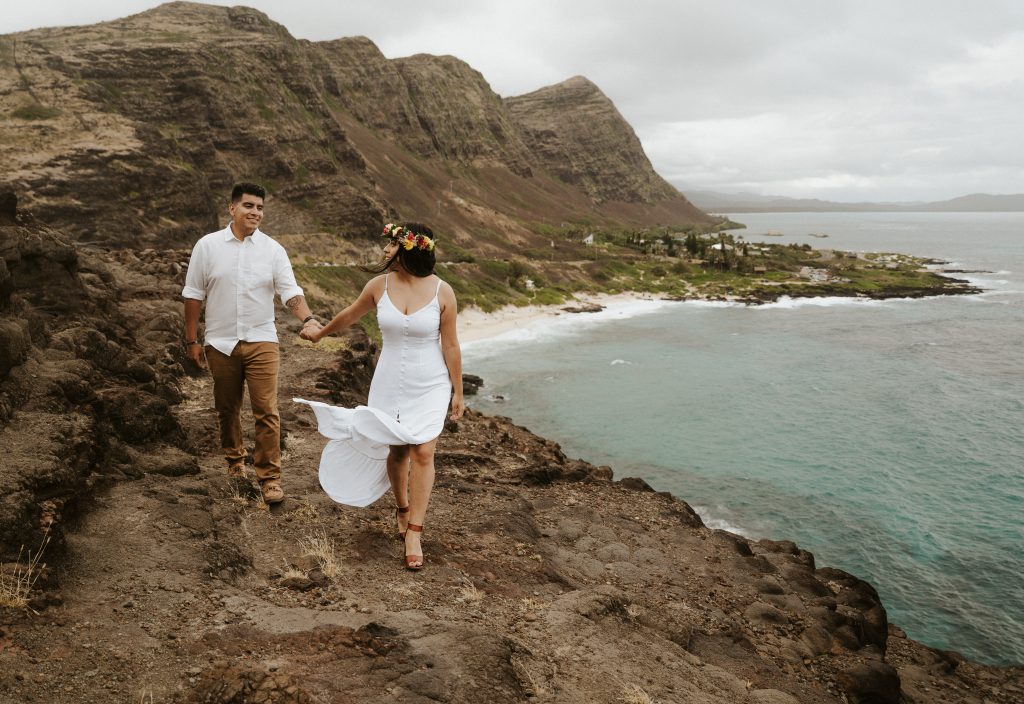 oahu elopement photographer captures couple on Makapu'u lookout.