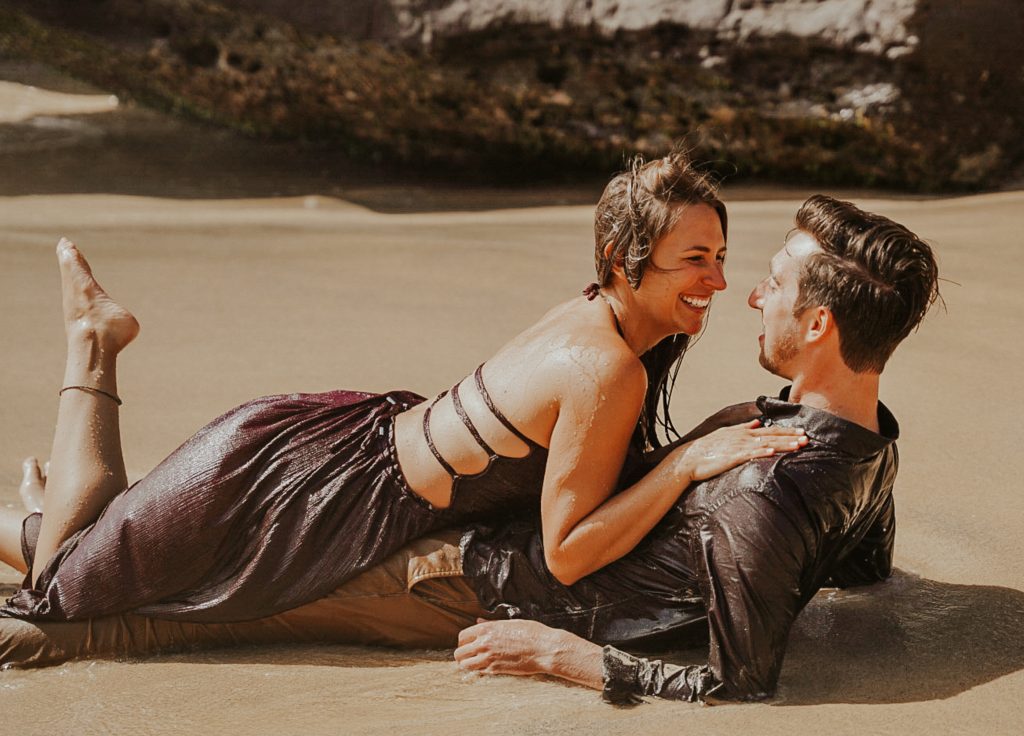 oahu elopement photographer captures couple on Makapu'u beach.