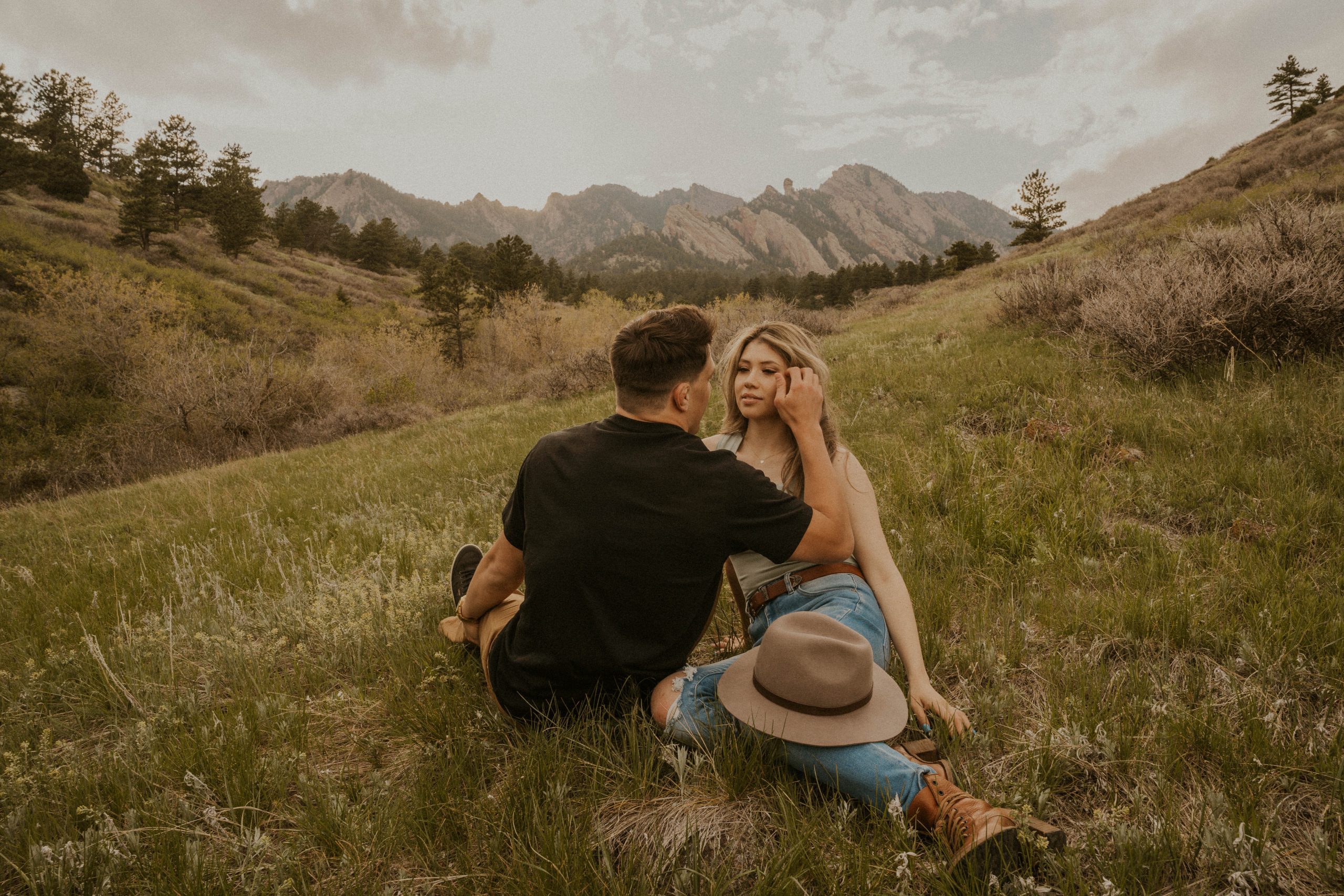 Oahu couples photographer captures engagement session in Boulder, Colorado.