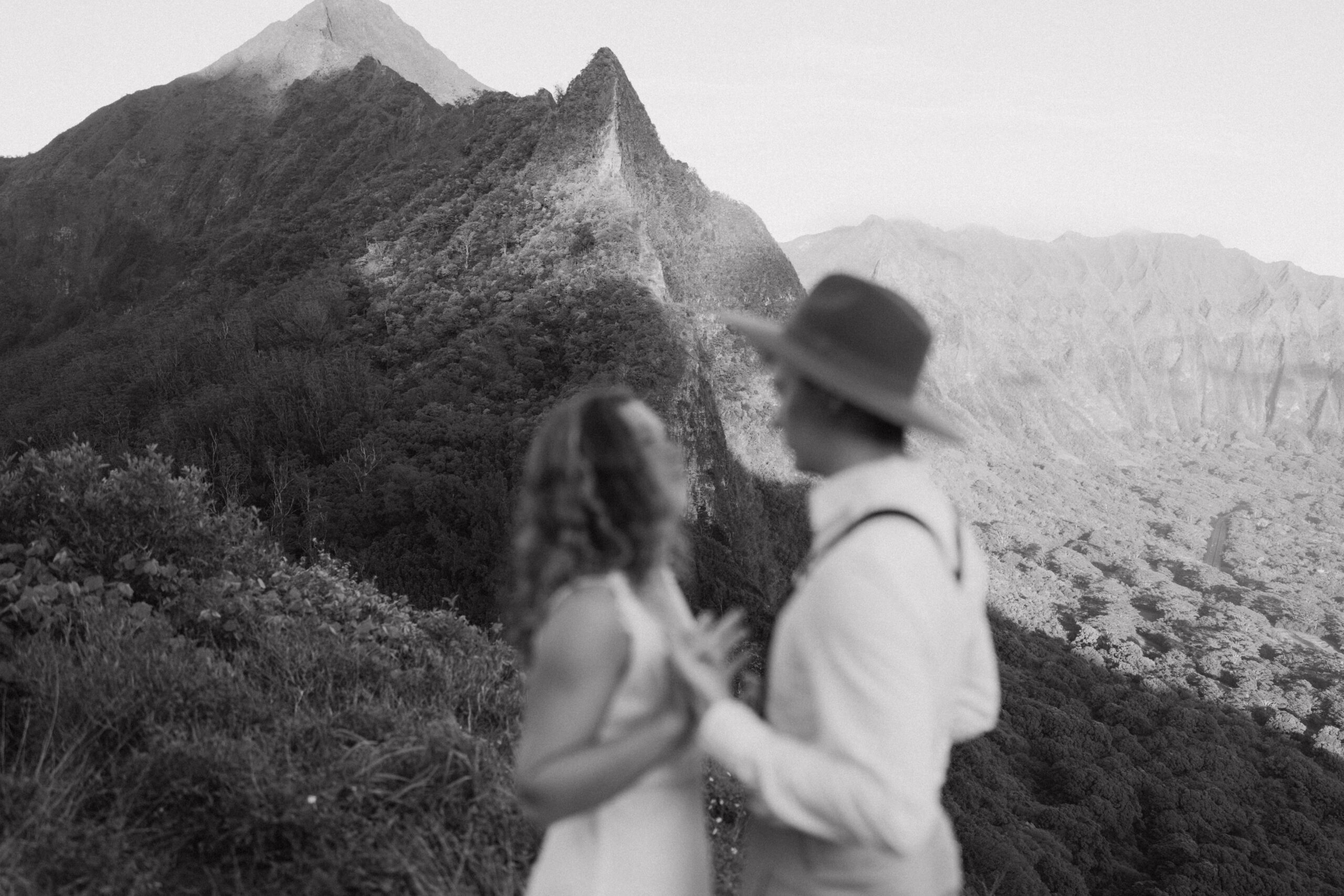 Sunset elopement photo session on a Hawaiian beach