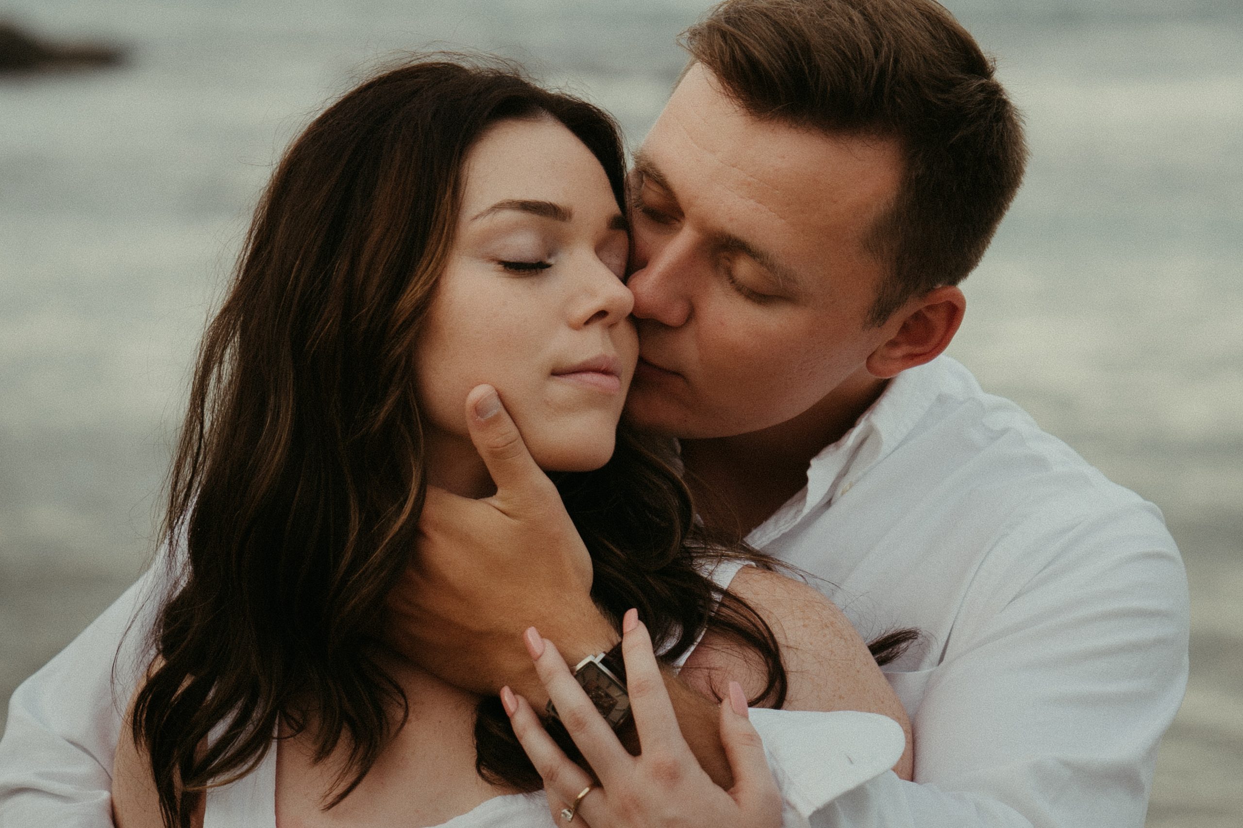 Masha Sakhno is an editorial wedding photographer in Honolulu, Hawaii.