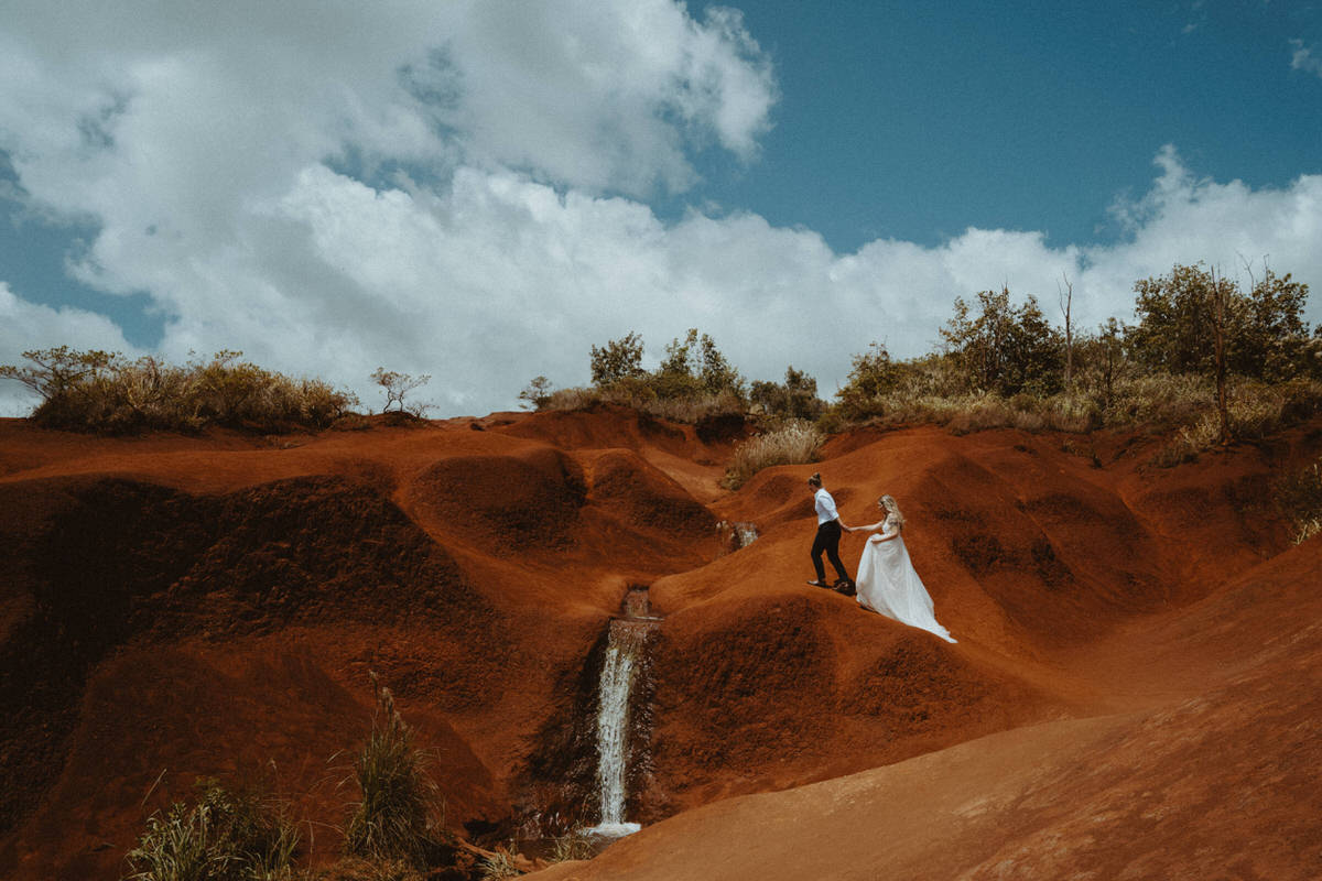 Kauai elopement captured by Oahu wedding photographer.