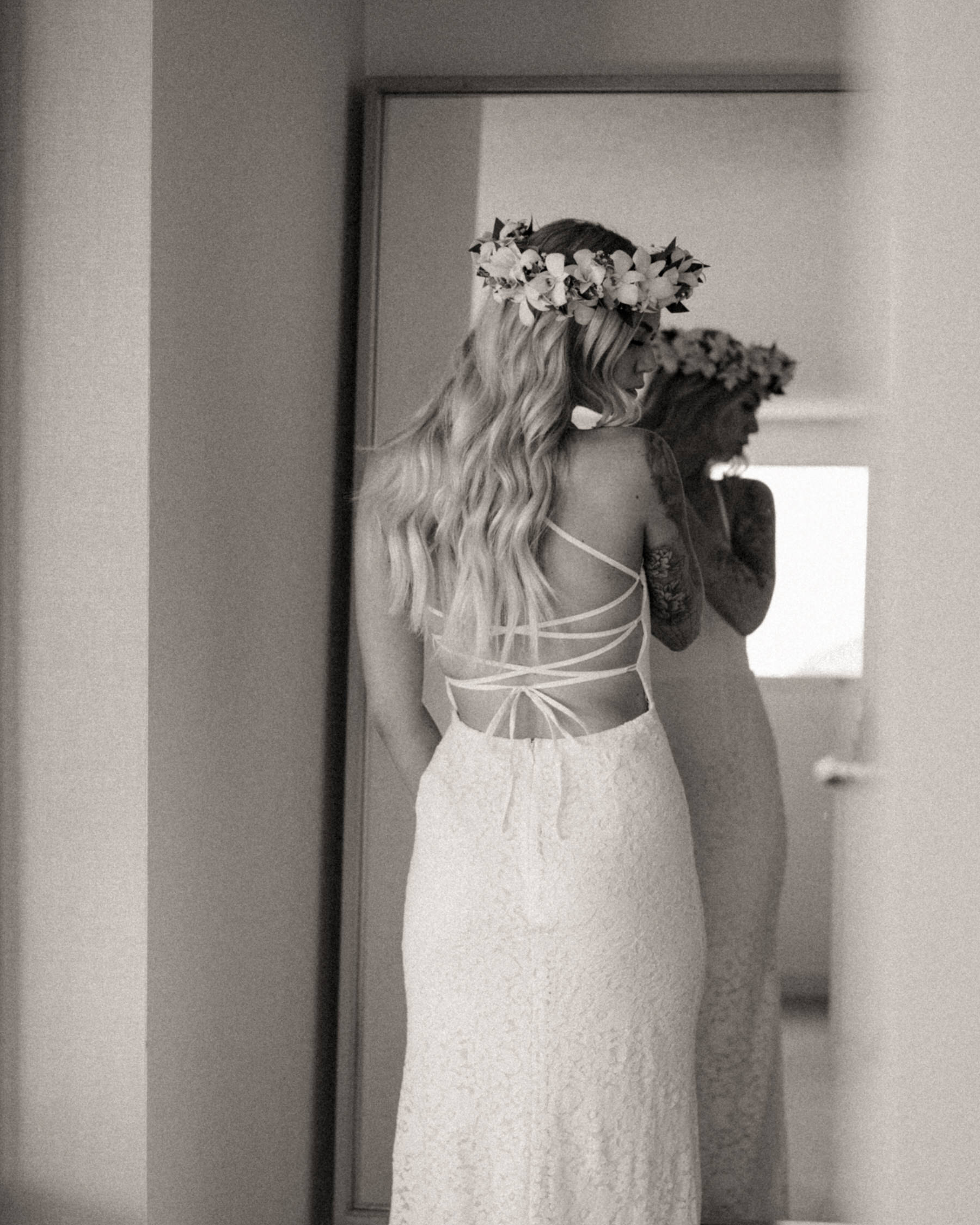 A black and white photo of a bride getting ready at the Queen Kapiolani Hotel.
