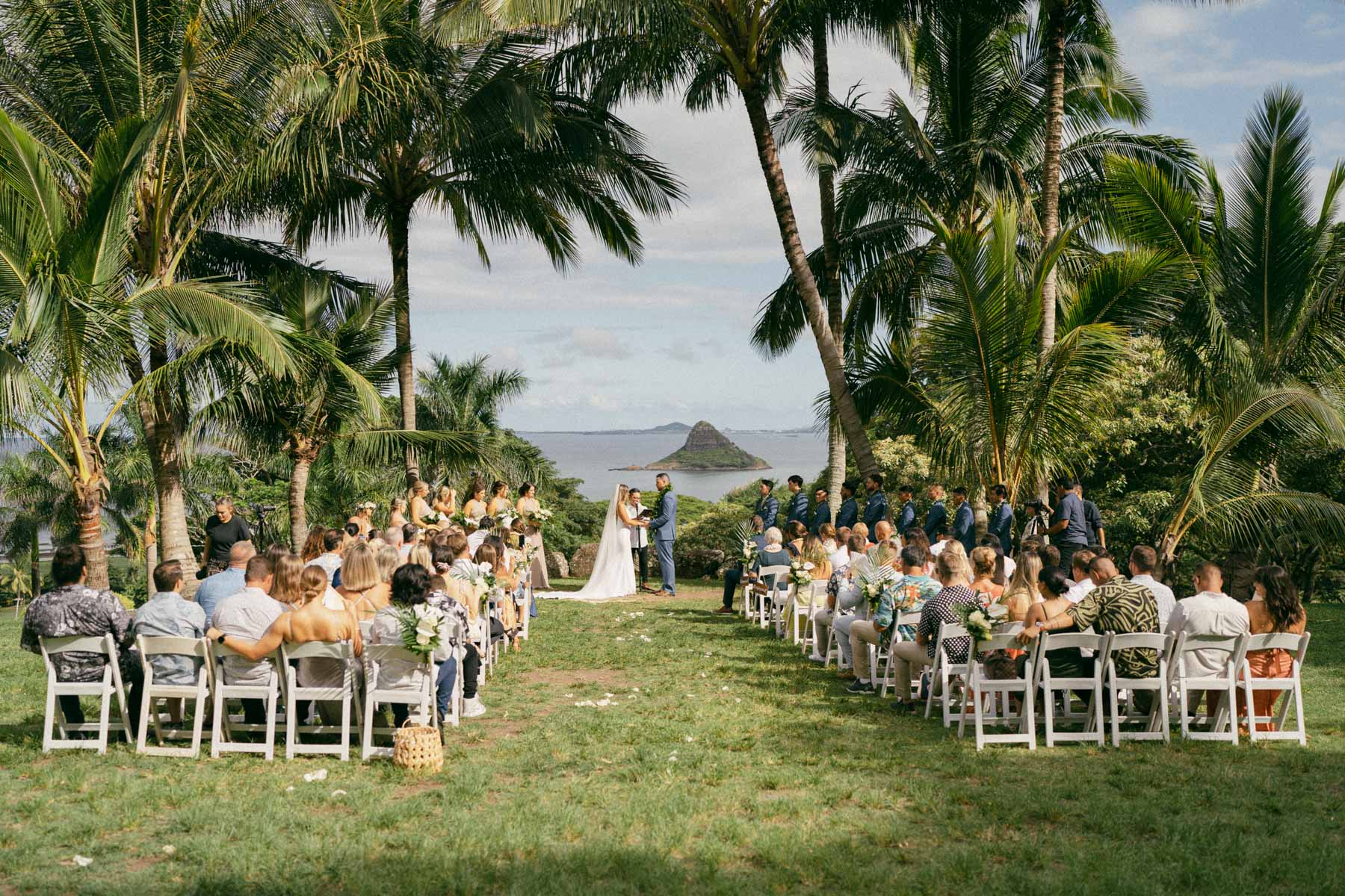 Hawaii wedding photography styles capturing a Paliku wedding.