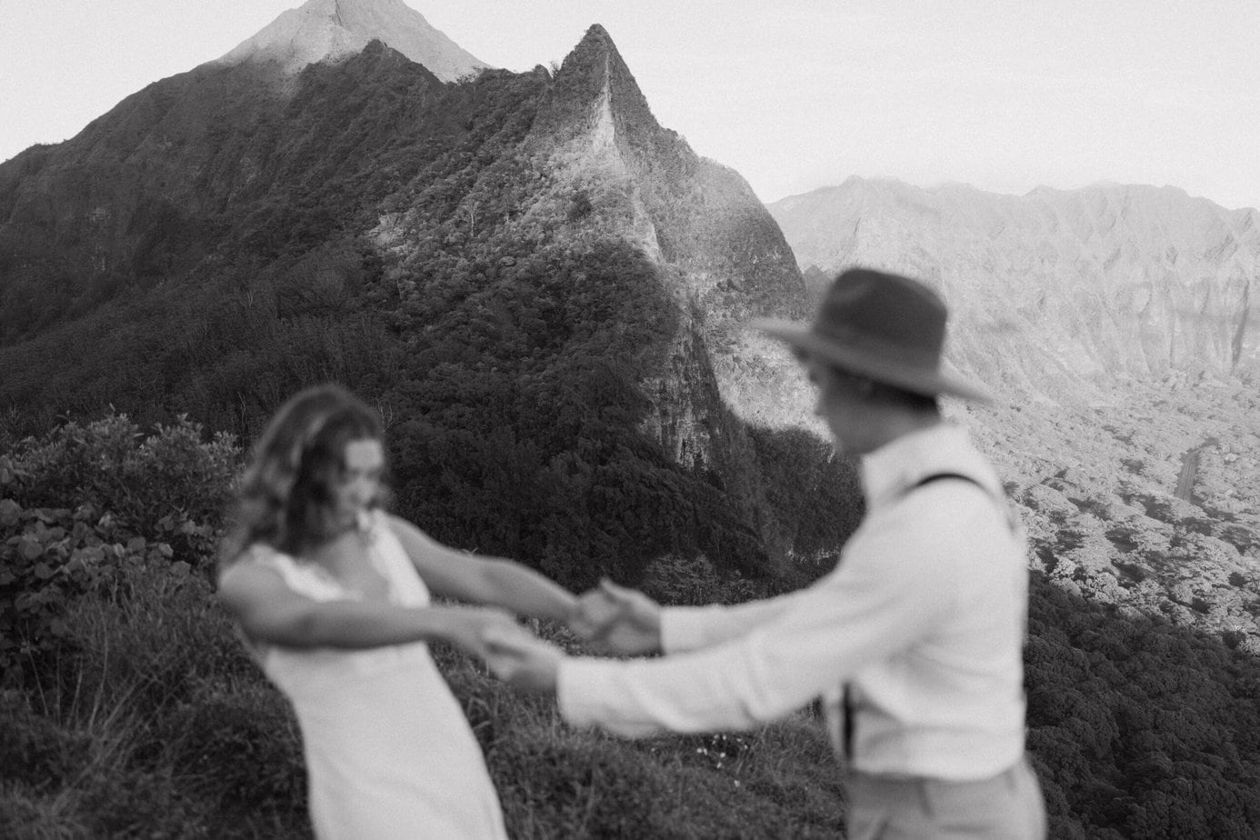 Couple holds hands during Oahu couples photo session.