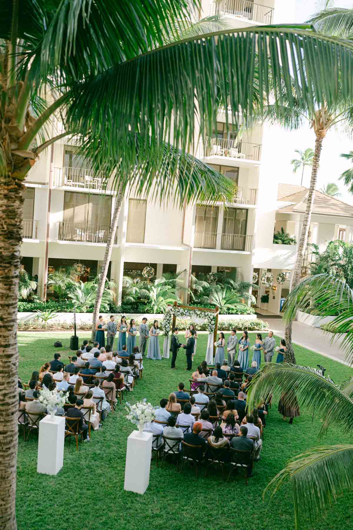 A same-sex wedding at the Halekulani hotel, one of the best wedding venues in Oahu.