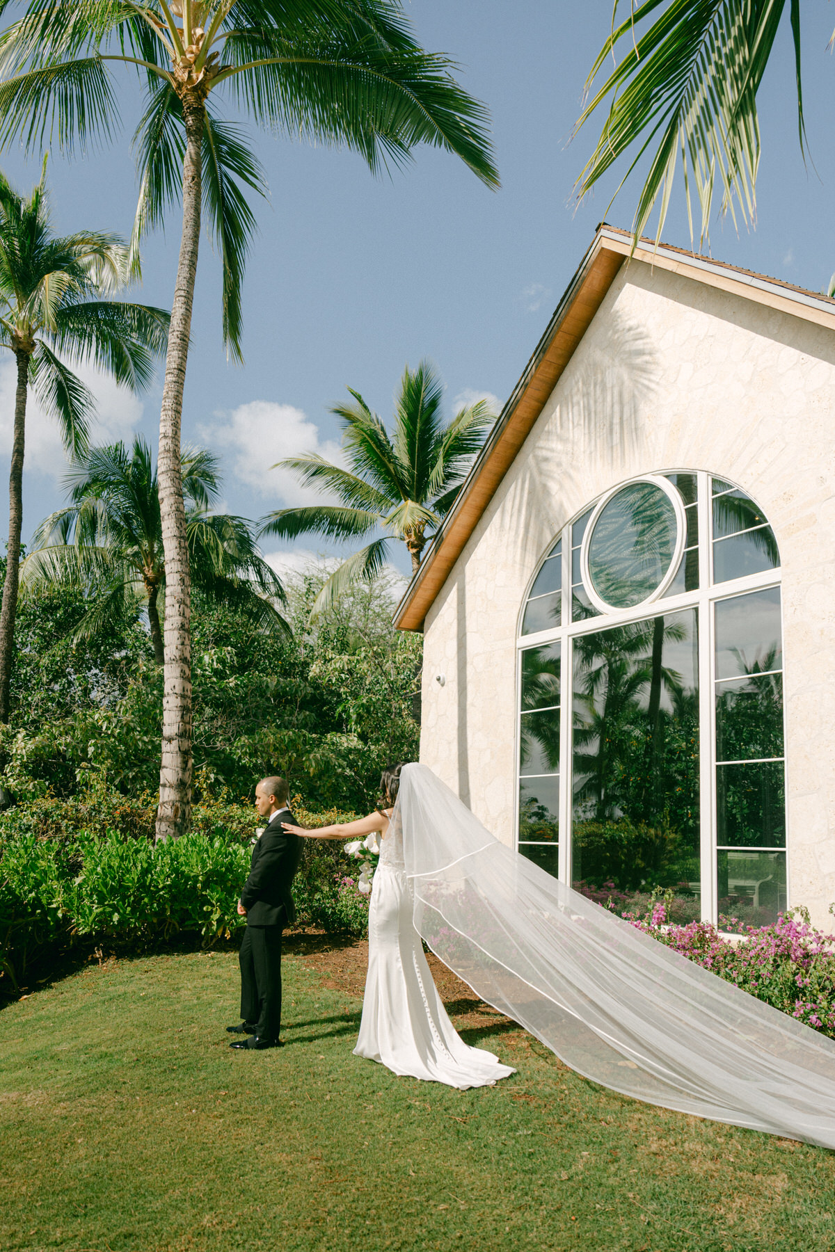 A first look at the Four Seasons, one of the best hotel Oahu wedding venues.