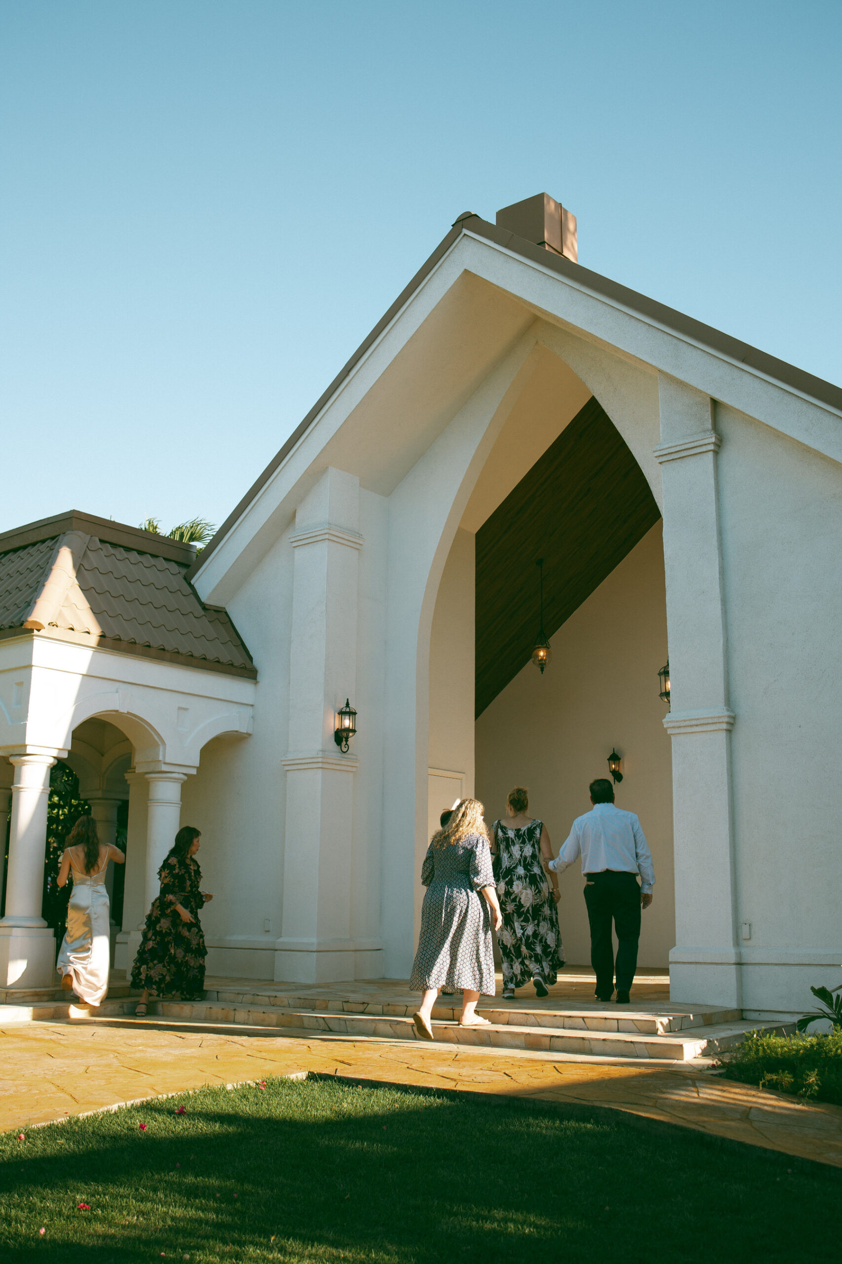 Guests entering ceremony at the Waikiki Leia. Best Oahu Wedding Venues