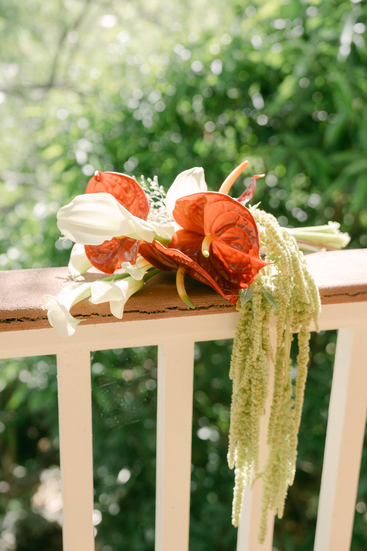 Unique wedding flowers by an Oahu wedding planner.