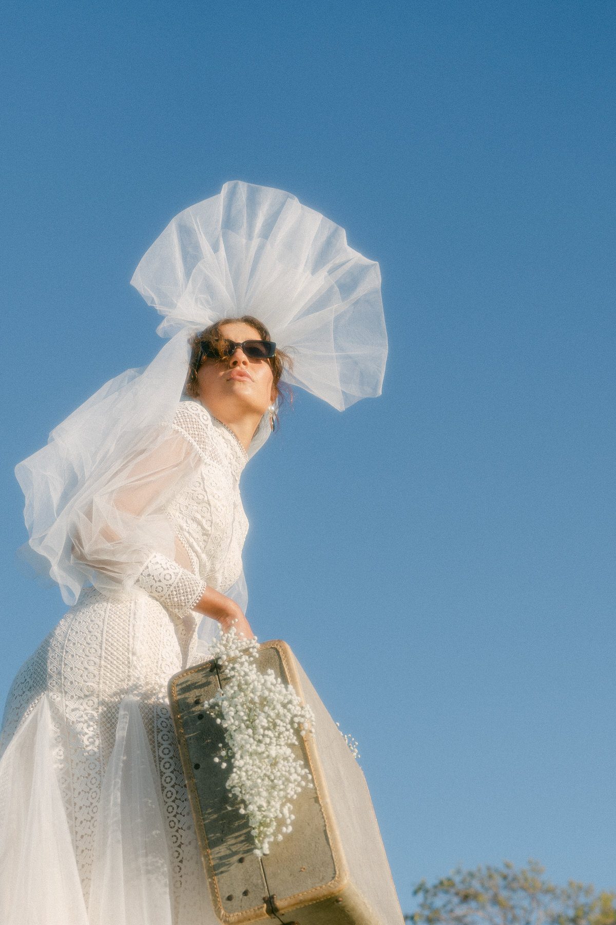 Stunning bridal photo session on Oahu beach
