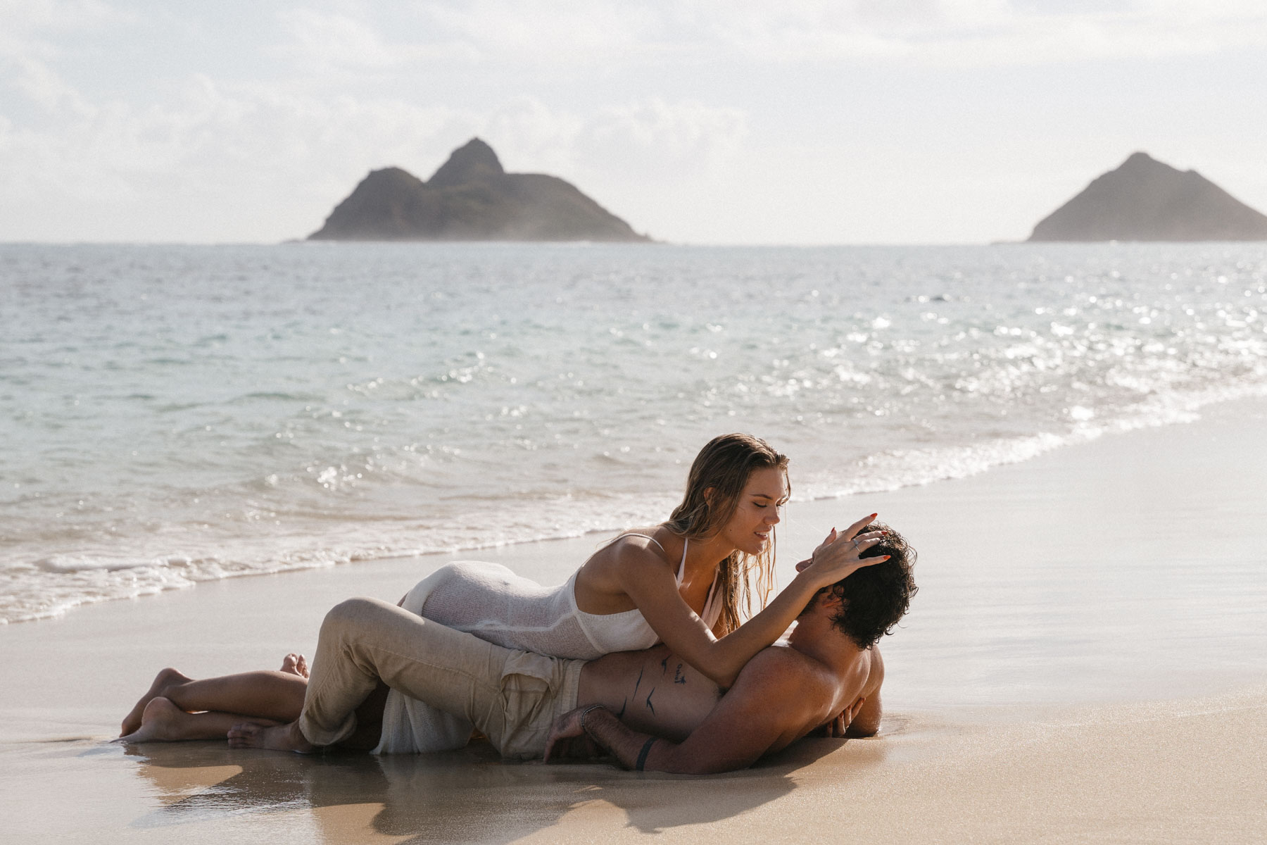 Fun beach couples photo inspiration on Oahu.